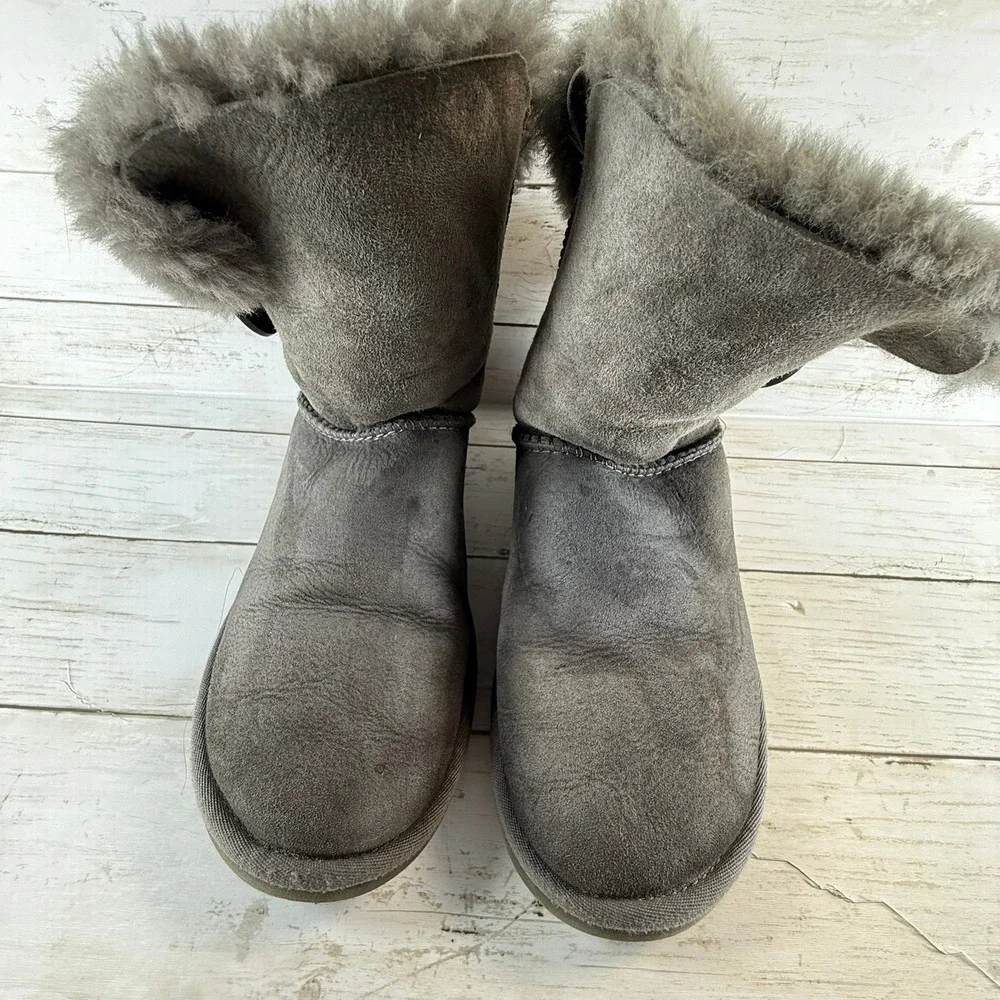 UGG Australia Bailey Button Grey‎ Suede Shearling Boots Womens Shoes